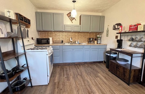 Gassville Cottage | Cozy Country Cottage