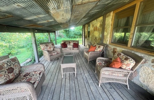 Gassville Cottage | Cozy Country Cottage