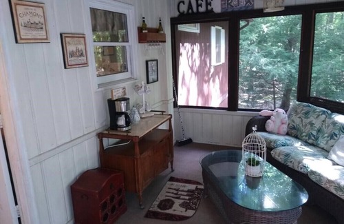 Hawley Cottage | Cozy Country Cottage