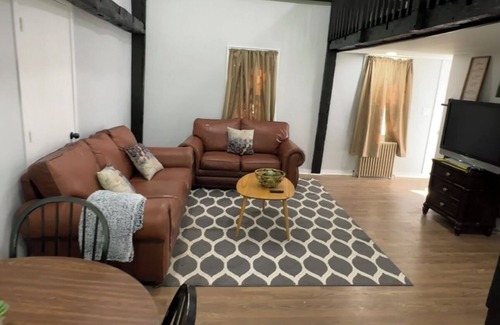 Derby Cottage | Cozy Country Cottage
