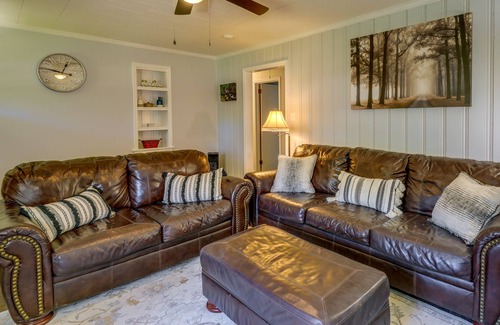Arapahoe House | Cozy Country Getaway in Grantsboro Near Beaches!
