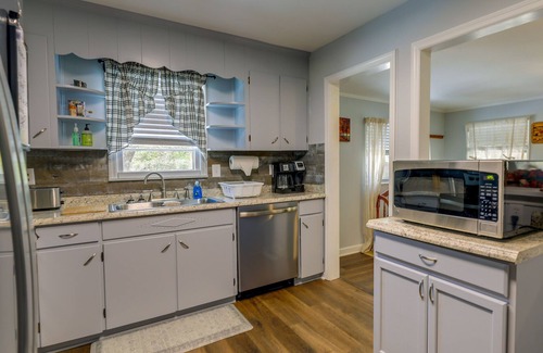 Arapahoe House | Cozy Country Getaway in Grantsboro Near Beaches!