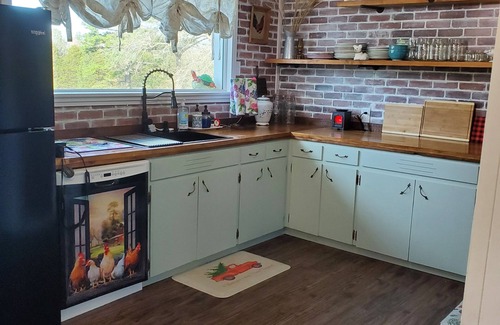 Quitman House | Cozy Country Getaway w/Pond, Fishing & Deck