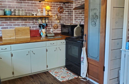Quitman House | Cozy Country Getaway w/Pond, Fishing & Deck