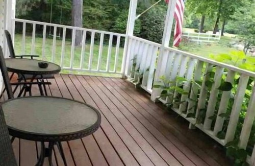 Powder Springs House | Cozy country house w relaxing porch, & back patio.
