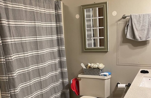 Mount Vernon House | Cozy Country house with hot tub, pet friendly.