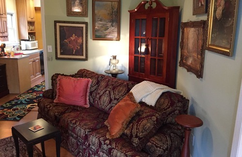 Lexington Cottage | Cozy Country Setting on 10 acres w/fishing pond, tennis and pickleball