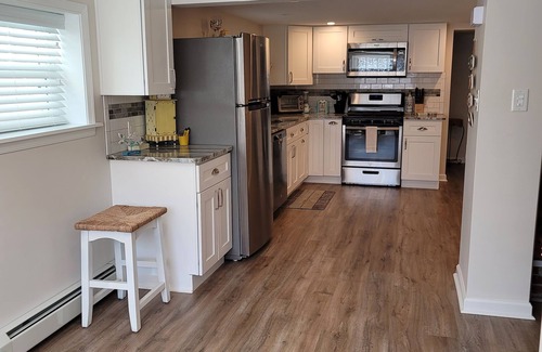 Ventnor City Apartment | Cozy Couples Retreat-7 Houses From The Beach!