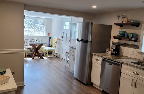 Ventnor City Apartment | Cozy Couples Retreat-7 Houses From The Beach!