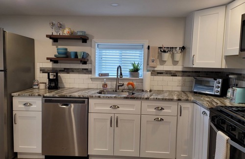 Ventnor City Apartment | Cozy Couples Retreat-7 Houses From The Beach!