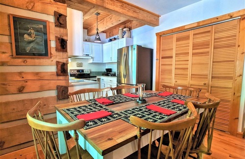 Asheville Cabin | Cozy Cove Cabin: 3BR 2BA Modern Comfort Meets Rustic Charm