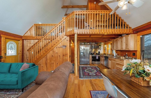 Vein Mountain Cabin | Cozy Cove Cabin | Pet Friendly & Creek Access