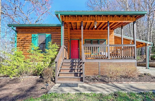 Elf Cabin | Cozy Cove Retreat by Chatuge Home Concierge Private Swim Dock, kayaks, grill