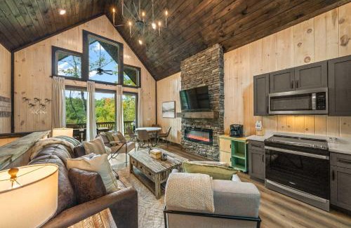 Sevierville House | Cozy Cove Retreat - Hot Tub - Lakefront - Family-Friendly Cabin