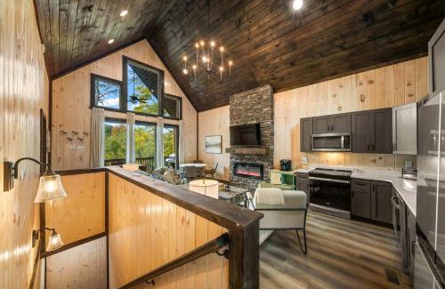 Sevierville House | Cozy Cove Retreat - Hot Tub - Lakefront - Family-Friendly Cabin