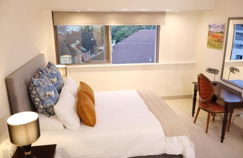 Three Anchor Bay Apartment | Cozy Cove