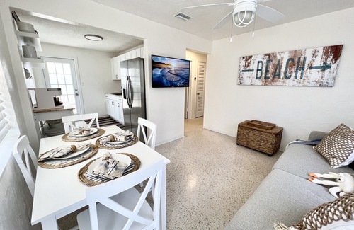 Roberta Heights In Oakdale Park House | Cozy Crab House, Beachside, Walk to Beach & River, Coffee Bar & Fire Pit