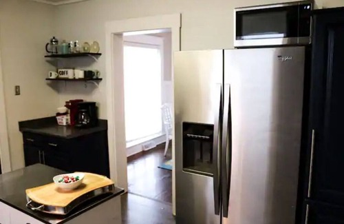 Fort Wayne House | Cozy Craftsman ‘05 near downtown | Pet Friendly!