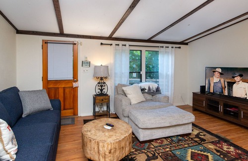 Tuckasegee House | Cozy Creek Cottage in Cullowhee/Pet friendly. Continues sounds of the stream.