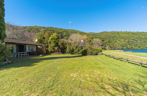 Kinloch House | Cozy crib on edge of Lake Taupo