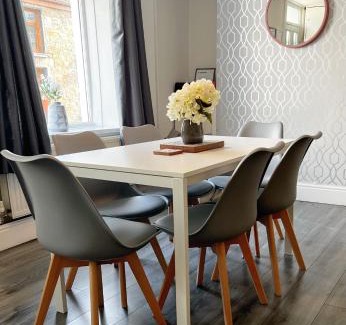 Trecynon House | Cozy Cribs near Zipworld, Dare Valley Bike Park, Pen-y-fan & Four Waterfalls Walk