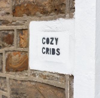 Trecynon House | Cozy Cribs near Zipworld, Dare Valley Bike Park, Pen-y-fan & Four Waterfalls Walk