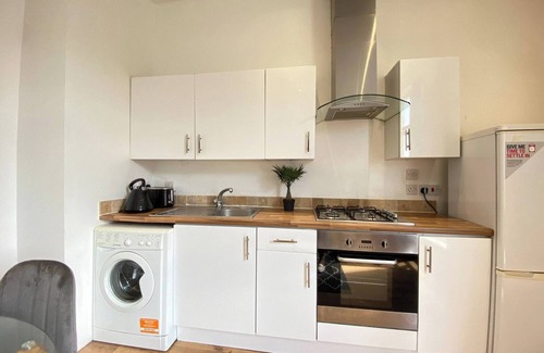 Fairfield Apartment | Cozy Croydon Apartment with Central Heating & Free Parking