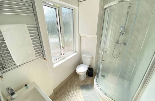 Fairfield Apartment | Cozy Croydon Apartment with Central Heating & Free Parking