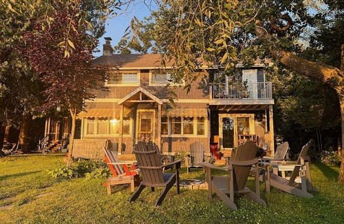 Plymouth Cottage | Cozy Crystal Lakefront Cottage