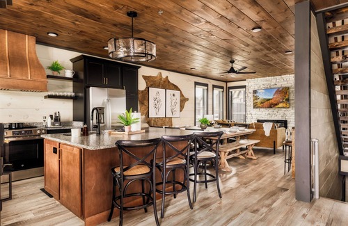 Sevierville House | Cozy Cub Luxury Cabin Pigeon Forge