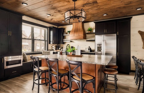 Sevierville House | Cozy Cub Luxury Cabin Pigeon Forge