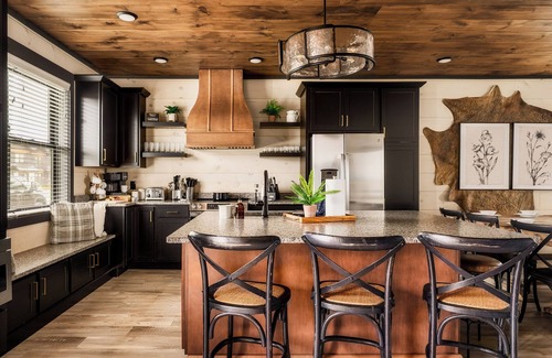 Sevierville House | Cozy Cub Luxury Cabin Pigeon Forge