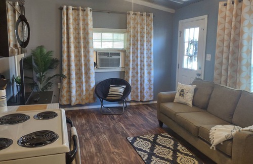 Longview House | Cozy, Cute home, minutes from Everything!