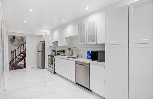 Ajax House | Cozy Cute Room in Ajax (Young Professional/Student/Short Stay/Long Term)