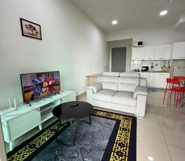 Cyberjaya Apartment | Cozy cybersquare king bed with Netflix free pakin wifi garden view 909