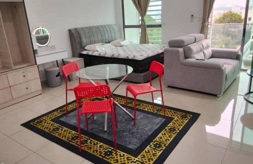 Cyberjaya Apartment | Cozy cybersquare king bed with Netflix free pakin wifi garden view 909