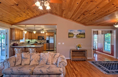 Byrdstown Cabin | Cozy Dale Hollow Lake Cabin w/Deck & Creek Views!