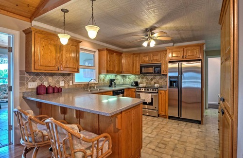 Byrdstown Cabin | Cozy Dale Hollow Lake Cabin w/Deck & Creek Views!