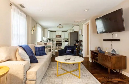 Belvedere Park House | Cozy Decatur Bungalow -10 min. to downtown Atlanta. The Perfect Intown Getaway!