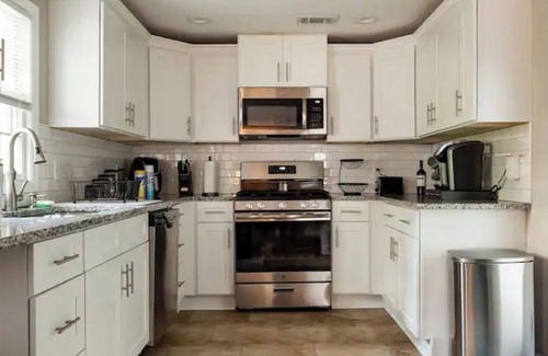 Belvedere Park House | Cozy Decatur Bungalow -10 min. to downtown Atlanta. The Perfect Intown Getaway!
