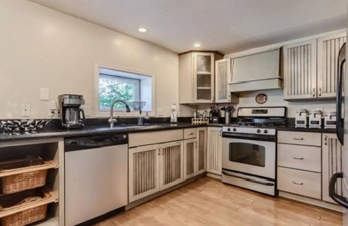 Baker House | Cozy Denver Bungalow - Baker Area - Pet Friendly!nn