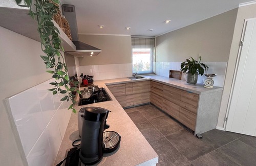 Bruinisse House | Cozy detached holiday home with large enclosed garden