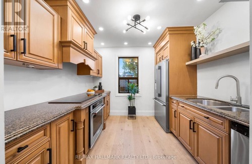 Earlscourt House | Cozy detached House In Midtown Toronto,!