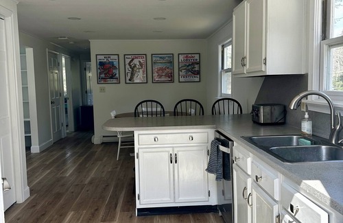 Saint George House | Cozy Dockside House on Wheeler's Bay