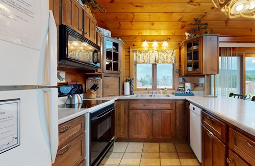 Greenville House | Cozy, dog-friendly waterfront cabin with large yard, porch, dock, & lake views