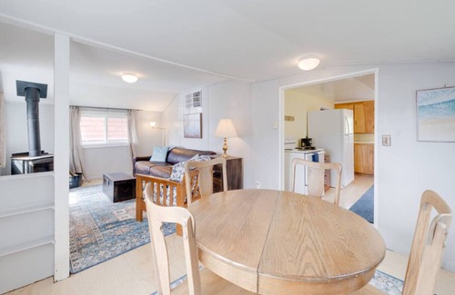Rockaway Beach Cabin | Cozy Dog-Friendly Cabin near Twin Rocks