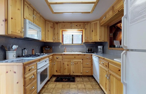West Village House | Cozy Dog-Friendly Cabin with WiFi Near Shaver Lake, Village, & More