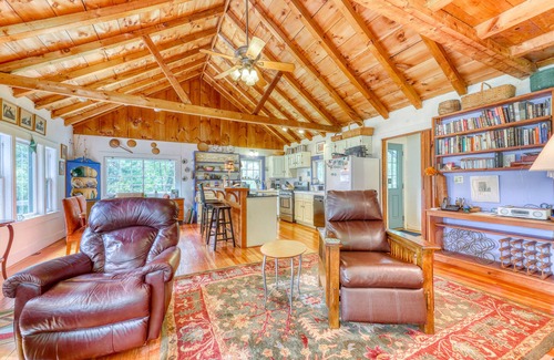 Franconia House | Cozy, dog-friendly cottage w/a full kitchen, furnished deck, & gas grilll