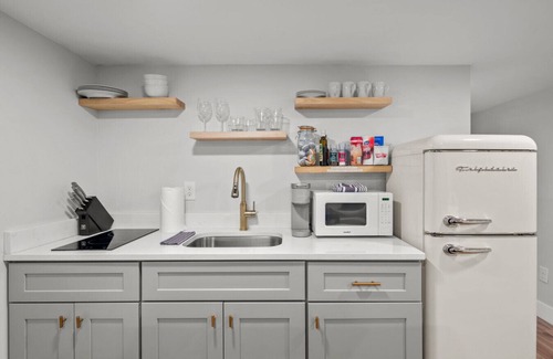 Baker Apartment | Cozy Dog-Friendly Unit with Parking Near Broadway