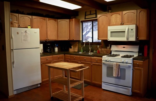 Moonridge Cabin | Cozy Dog Friendly Cabin, Sunset/Star Views from Hot Tub. Air Conditioning!